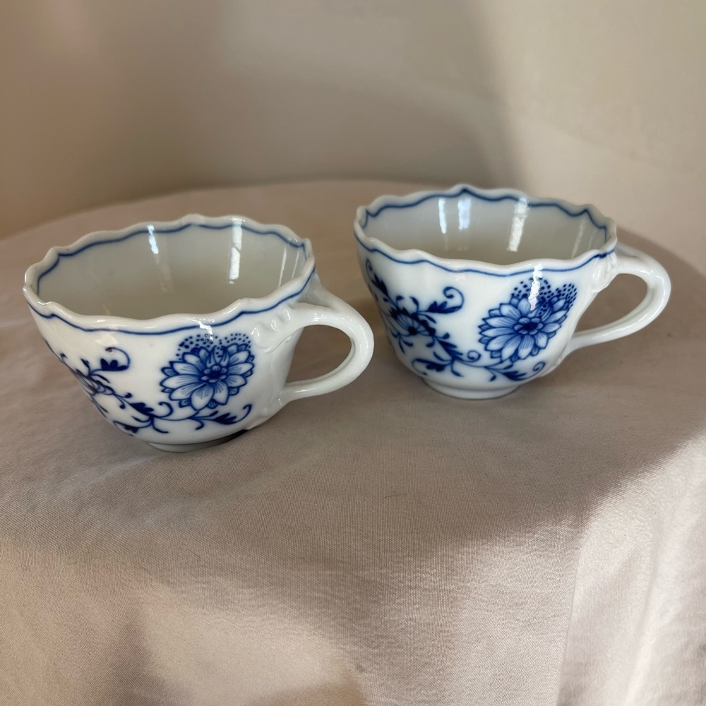 2 Meissen Blue Onion Mini Floral Teacups Vintage Germany Fine China Rare Antique